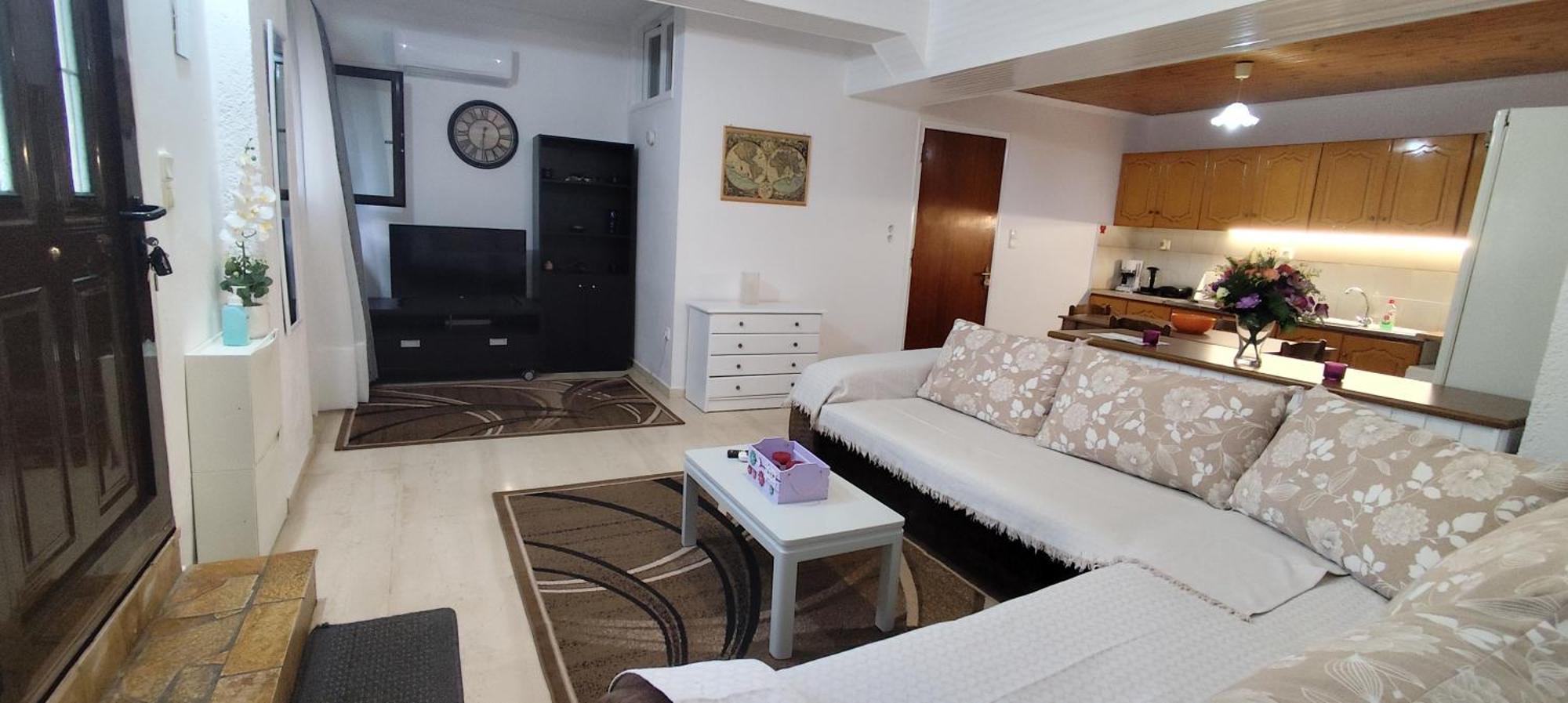 Ευρύχωρο Και Άνετο Διαμέρισμα Στην Ιτέα Joanna'S Apartment Kirra Exterior photo